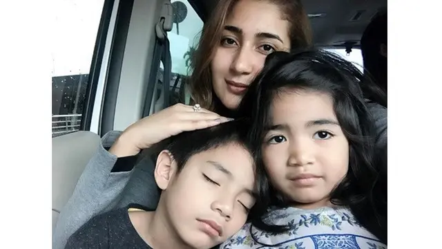 6 Potret Tania Nadira Tanpa Makeup, Bikin Pangling