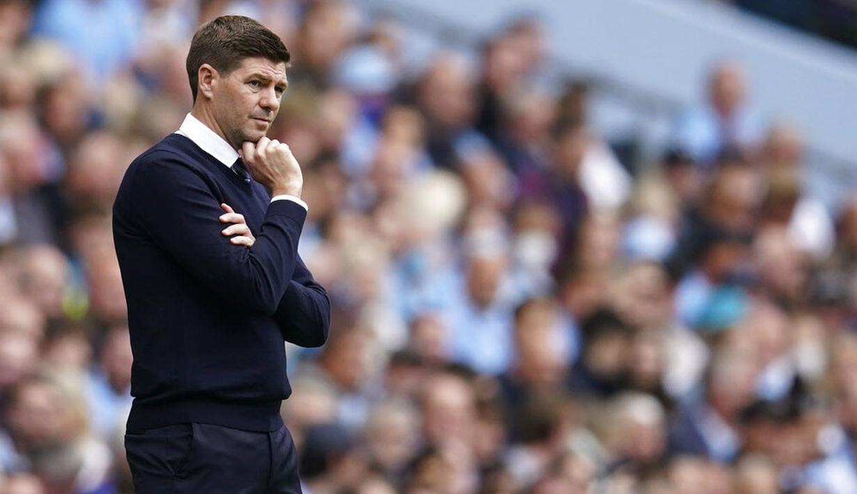 Pelatih Aston Villa, Steven Gerrard, gagal membantu mantan timnya yakni Liverpool usai gagal menaklukkan City. (AP/Dave Thompson)