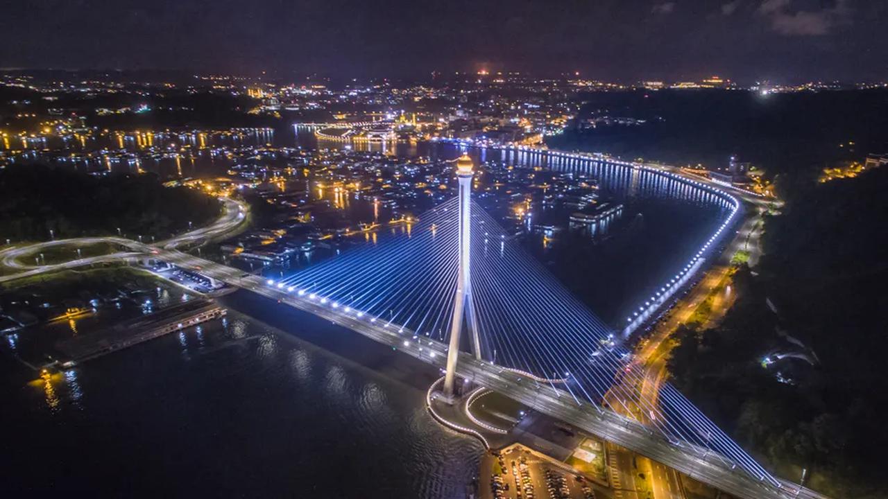 Dipisahkan oleh Sarawak, Malaysia