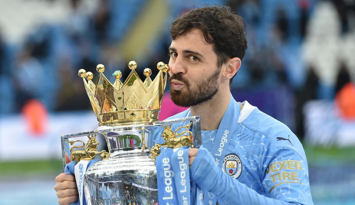 Bernardo Silva. Gelandang Manchester City berusia 26 tahun ini didatangkan dari Monaco pada 2017/2018. Ia kini memiliki nilai pasar sebesar 70 juta euro. Total 4 musim, ia telah tampil dalam 202 laga dengan mencetak 35 gol dan 44 assist di semua kompetisi. (Foto: AFP/Pool/Peter Powell)