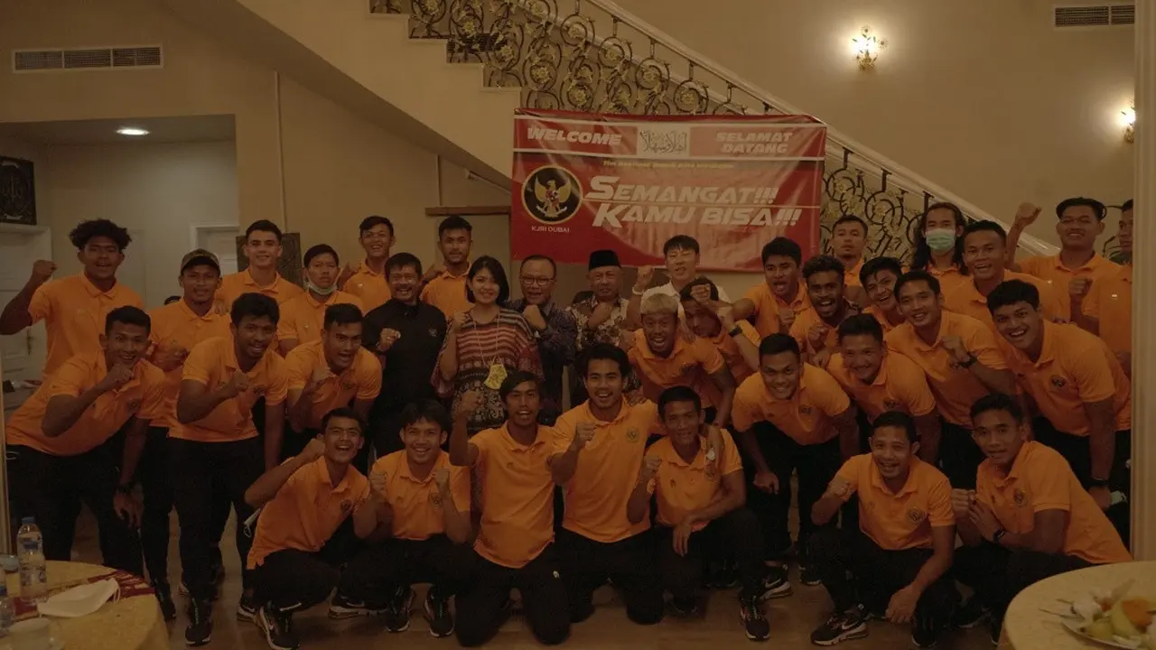 Timnas Indonesia mengunjungi KJRI di Dubai, Uni Emirat Arab (UEA).