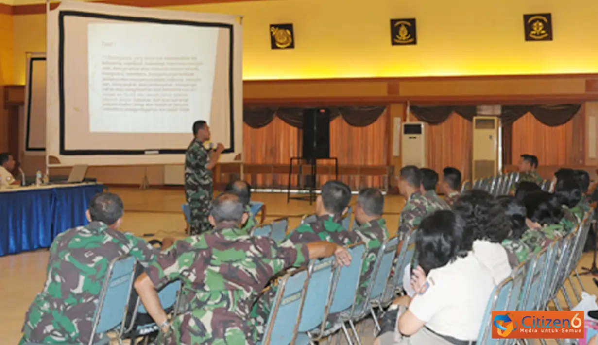 Citizen6, Surabaya: Pembinaan dan latihan berupa Penyegaran dan Penyuluhan Hukum kali ini mengusung materi UU No. 12/DRT/ 1951 tentang ancaman pidana penggunaan, kepemilikan dan pemakaian senjata api, amonisi dan handak lainya. (Pengirim: Penkobangdikal).
