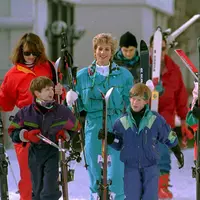 Rupanya Putri Diana sosok ibu yang menjadi panutan dan penuh kasih sayang. Ketika Pangeran William ultah ke 13 tahun, Putri Diana mengundang model dunia, Cindy Crawford makan malam bersama karena Pangeran William begitu mengagguminya. (AFP/Bintang.com)