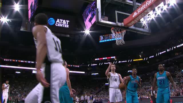 San Antonio Spurs meraih kemenangan atas Charlotte Hornets dengan skor 108-101.