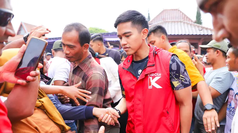 Ketua Umum Partai Solidaritas Indonesia (PSI) Kaesang Pangarep blusukan ke Kota Boyolali, Jawa Tengah.