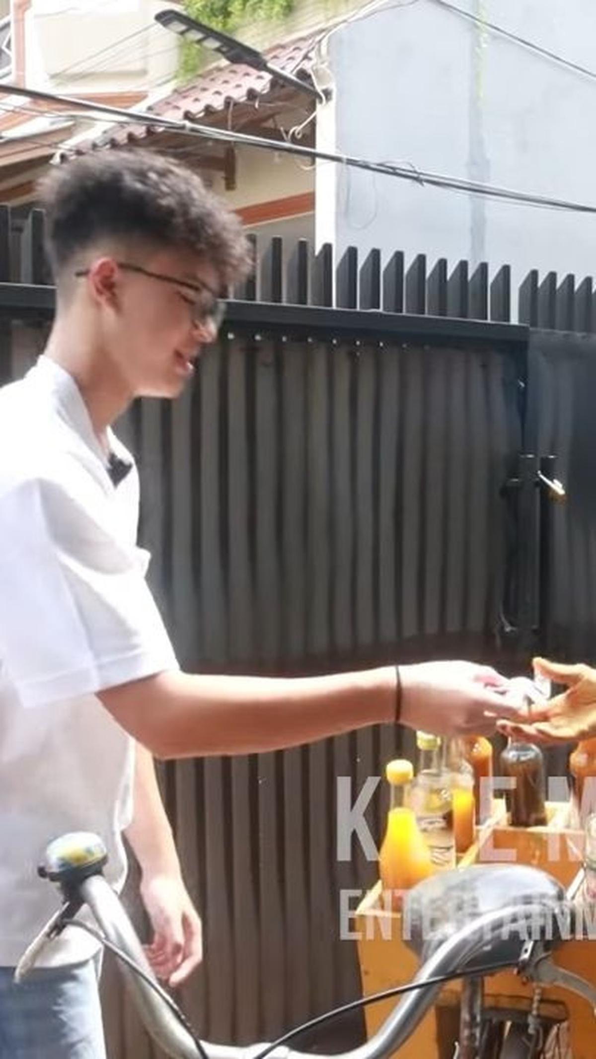 Membeli Jamu Langganan