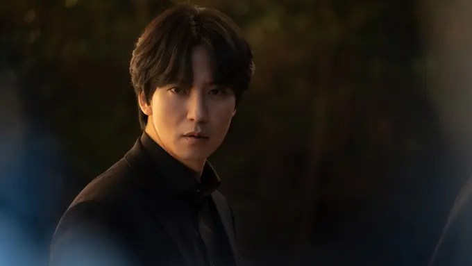 Kim Nam Gil di serial Island. (Foto: Prime Video)