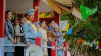 Wapres Gibran Rakabuming Raka didampingi Selvi Ananda dan sejumlah menteri memimpin mulainya hilir pacu jalur di Festival Pacu Jalur 2025. (dok. Biro Komunikasi Publik Kemenpar)
