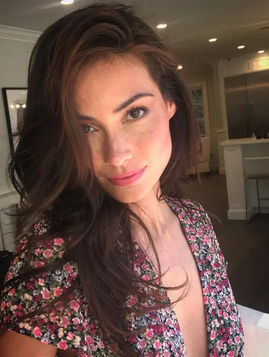 Caitlin McHugh Dirampok Sebelum Menikah dengan John Stamos Photo