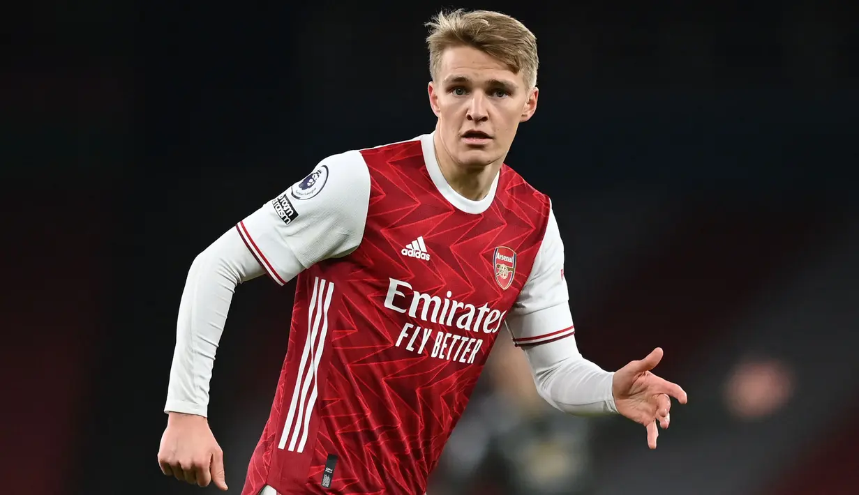 Martin Odegaard merupakan pemain pinjaman Arsenal dari Real Madrid yang saat ini telah direkrut secara resmi menuju Emirates. The Gunners harus merogoh kocek 35 juta euro untuk mendatangkan gelandang 22 tahun tersebut. (Foto: AFP/Pool/Shaun Botterill)