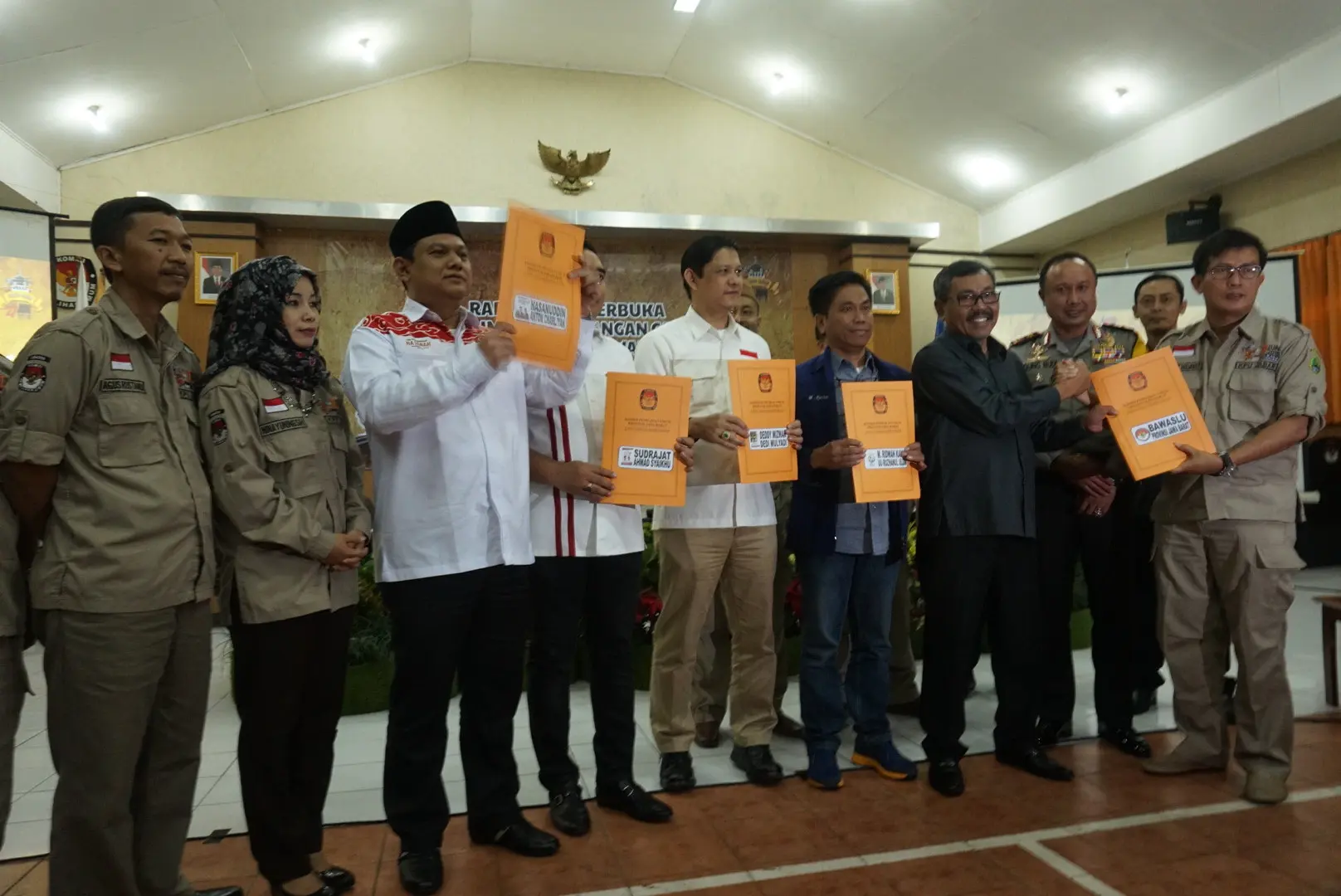 KPU Jawa barat mengumumkan penetapan calon peserta Pemilihan Gubernur (Liputan6.com/Huyogo Simbolon)