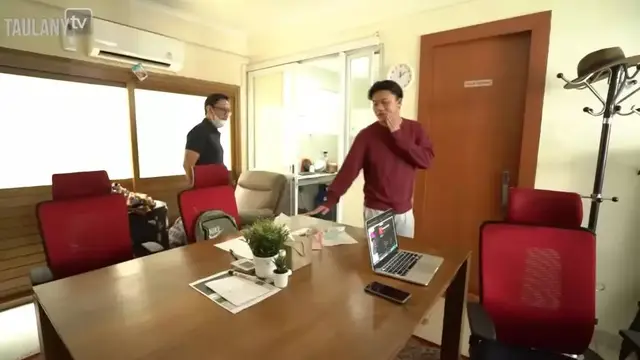 Potret ruang kerja Rizky Febian (Sumber: YouTube/Taulany TV)