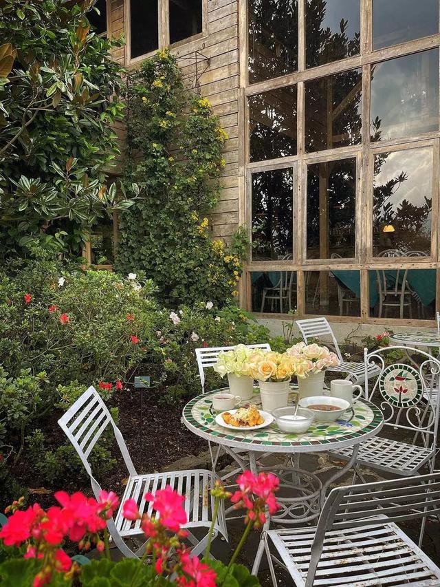 Restoran Kebun Mawar Situhapa Garut