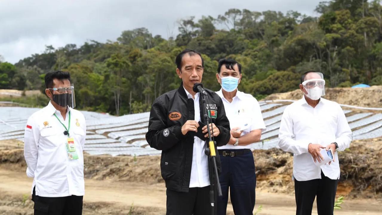 Namun, Jokowi tetap menerima pelbagai macam kritikan yang ada. Menurut Jokowi, hal itu sebagai energi tambahan bagi pemerintah. <br>
