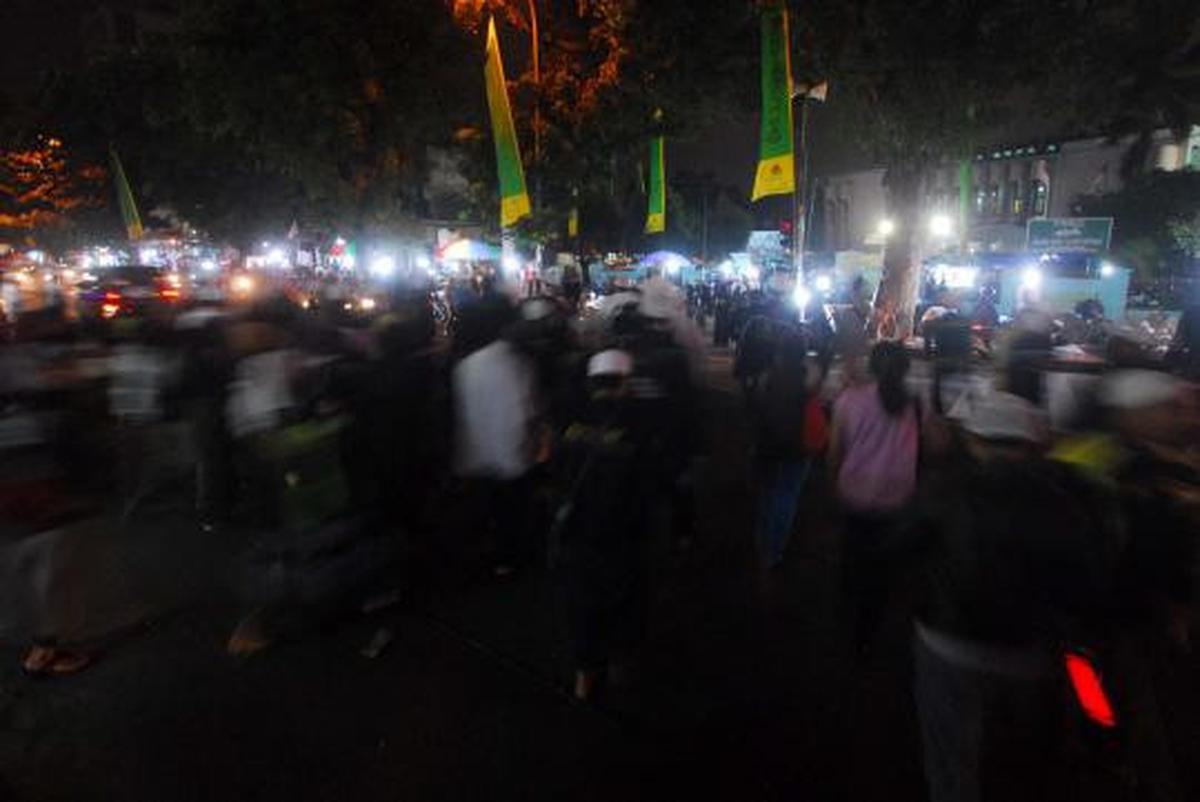 Pasar Islam di depan Masjid Al Munawar Pasar Minggu
