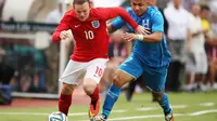 Wayne Rooney dibayangi pemain Honduras (David Ramos/AFP)