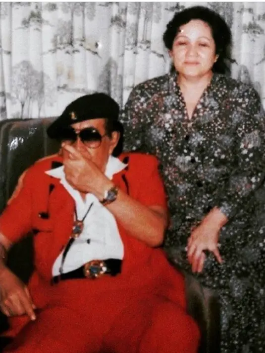 Masih menurut Vida, almarhum meninggal dunia lantaran terjatuh di Kamar Mandi. Setelah sempat dilarikan ke rumah sakit, nyawanya sudah tidak tertolong lagi. (Instagram/ashanty_ash)