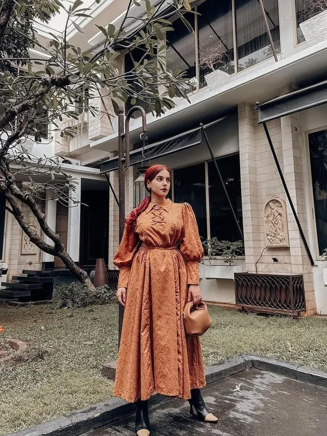 Pesona Tasya Farasya cantik dengan rambut merah