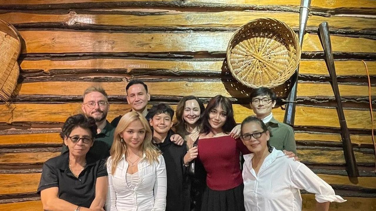 8 Potret Perayaan Ultah ke-17 Brinette si Sulung, Marcelino Lefrandt dan Dewi Rezer Kompak Rayakan Bersama