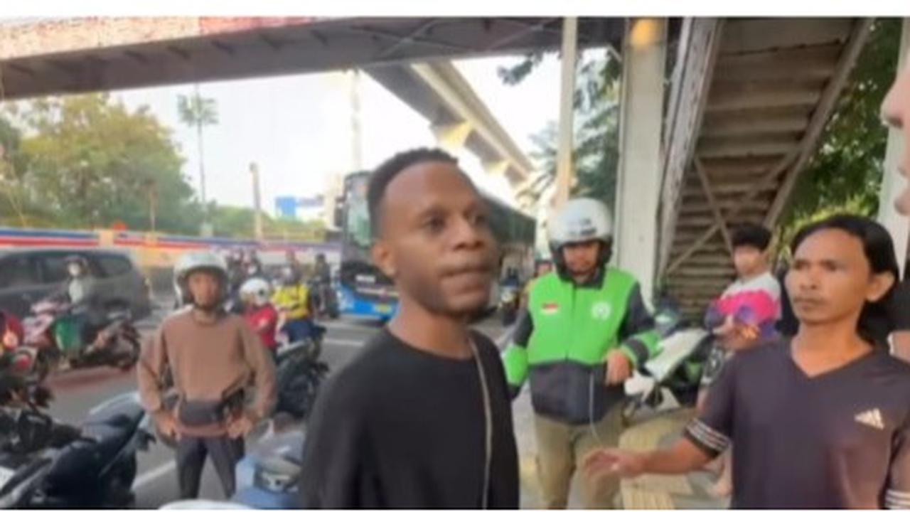 Pria Ngaku Anggota Ribut di Jalan Pemuda Jaktim, Langsung Dibanting Pemotor karena Pukul Orangtua