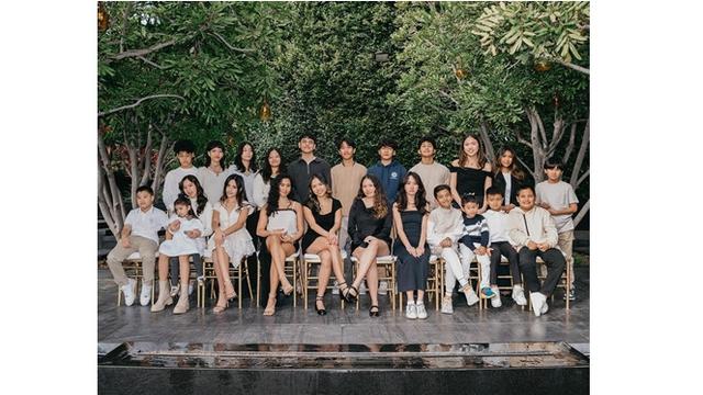 6 Potret Mikhayla di Pemotretan Bareng Generasi Bakrie, Jadi Penerus Old Money