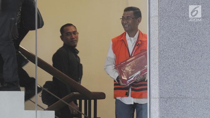 Bupati Kudus Muhammad Tamzil akan menjalani pemeriksaan olanjutan di Gedung KPK, Jakarta, Selasa (3/9/2019). Muhammad Tamzil diperiksa sebagai tersangka terkait kasus suap pengisian jabatan perangkat daerah Kabupaten Kudus tahun 2019. (merdeka.com/Dwi Narwoko)