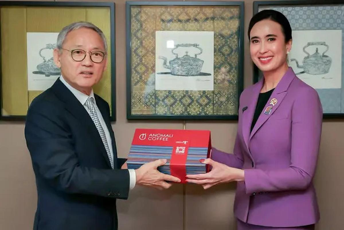 Disebut Menteri Terkaya, Gaya Khas Old Money Menpar Widiyanti Putri Wardhana dengan Produk Lokal