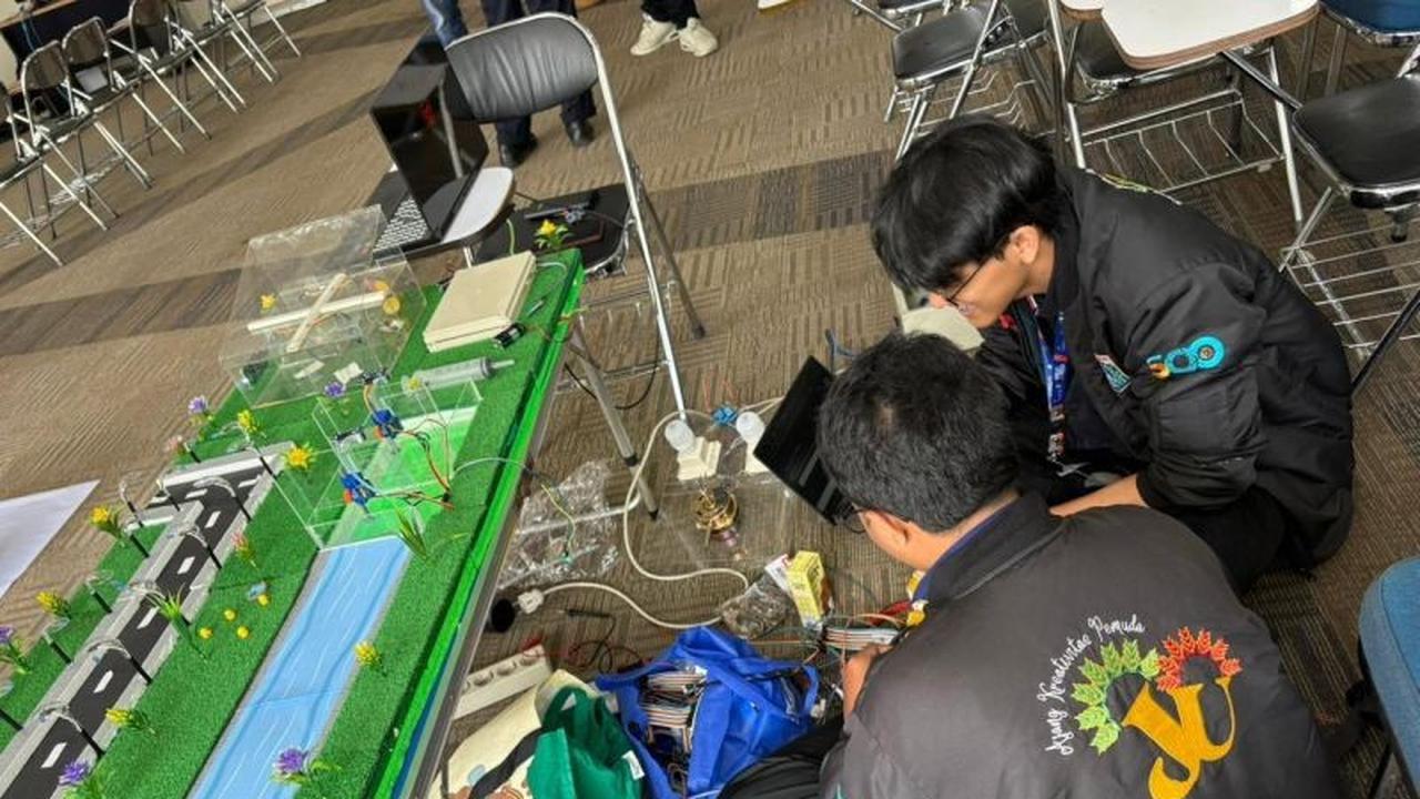 Tahukah Anda? Inovasi Robot Smart Home City Akmal dan Richard Wakili DKI di Pekan Kreativitas Pemuda Indonesia 2025