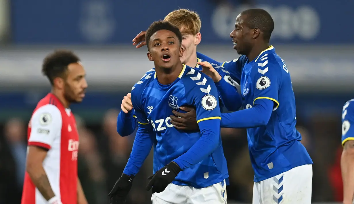 Skor 2-1 pun bertahan hingga laga usai. (AFP/Paul Ellis)