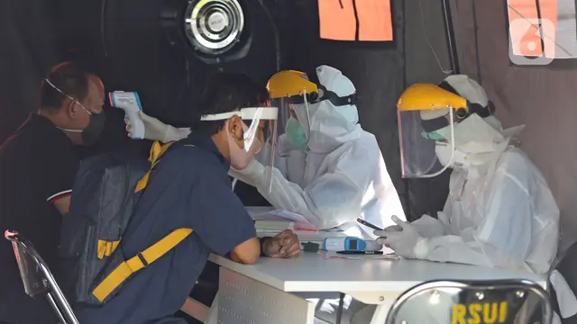 FOTO: Antisipasi Penyebaran COVID-19, RSUI Gelar Swab Test Massal