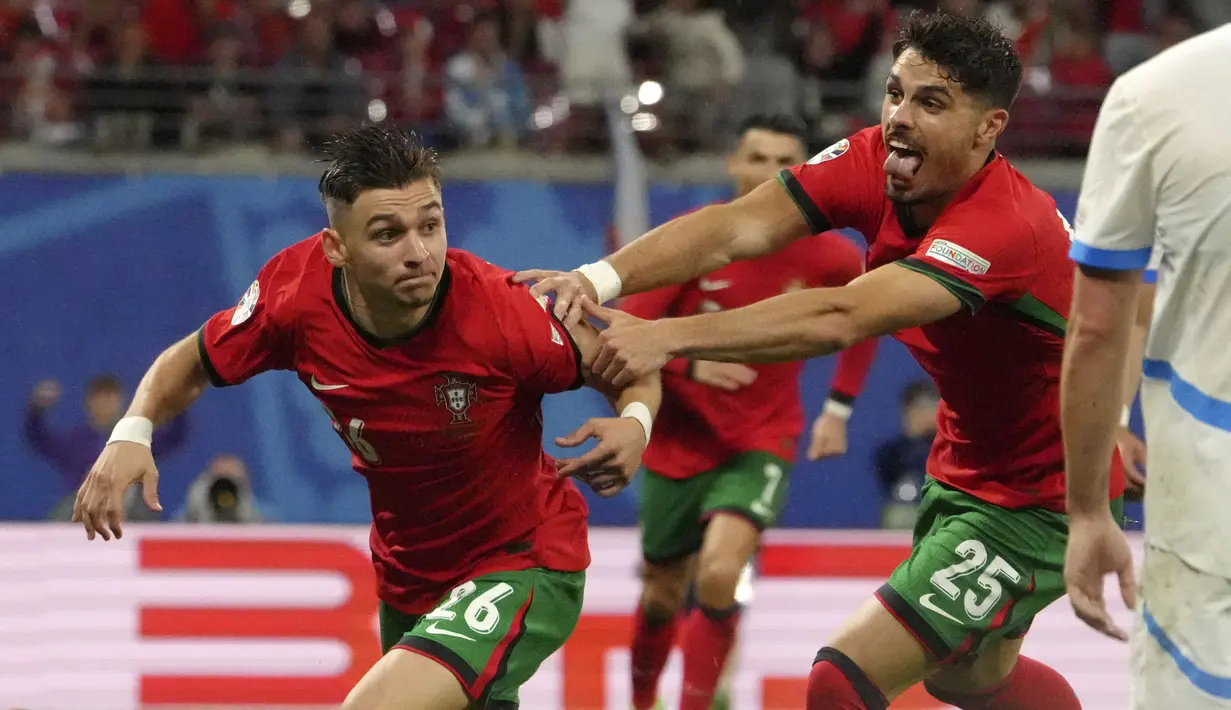 Euro 2024 merupakan edisi Euro pertama bagi Francisco Conceicao yang baru mengoleksi satu caps bagi Timnas Portugal setelah diturunkan pada matchday pertama saat menghadapi Rep. Ceska dan sukses mencetak satu gol. Sementara sang ayah, Sergio Conceicao total hanya tampil dalam satu edisi Euro, yaitu edisi 2000. Tampil dalam 4 laga dengan torehan 3 gol dan satu assist, ia sukses membawa Portugal melaju hingga babak semifinal. (AP Photo/Sunday Alamba)