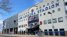 Abe Lenstra Stadion. Sehari jelang menjamu Ajax Amsterdam, suasana Stadion Abe Lenstra, markas SC Heerenveen sepi pengunjung pada Sabtu, (3/4/2021). Esoknya, Heerenveen kalah 1-2 dari Ajax dan bertengger di peringkat 10 Eredivisie. (Bola.com/Tito Sianipar)