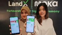 Model menunjukan aplikasi LandX usai acara penandatanganan perjanjian kerja sama LandX dan Moka untuk pengembangan bisnis Online-toOffline (O2O) bagian dari GoTo Financial, sebagai mitra penyaluran modal usaha untuk UMKM di Jakarta. (Liputan6.com/Fery Pradolo)