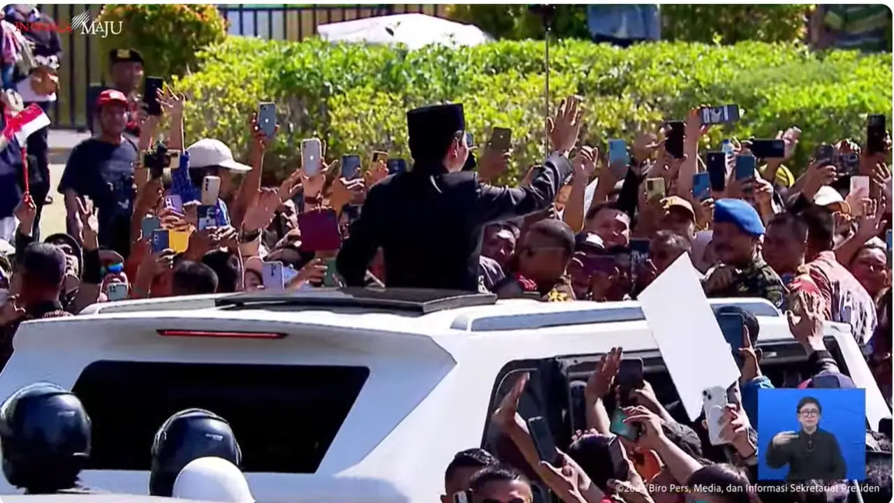 Momen Haru Jokowi Melambaikan Tangan di Mobil Kepresidenan Prabowo (Tangkapan Layar Youtube Sekretariat Presiden)
