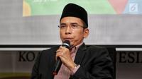 Mantan Gubernur Nusa Tenggara Barat Tuan Guru Bajang Zainul Majdi memberi penjelasan saat menjadi narasumber dalam diskusi di Jakarta, Kamis (7/2). Diskusi tersebut terkait Gerakan Menangkal Fitnah dan Hoax seputar agama. (Liputan6.com/Johan Tallo)