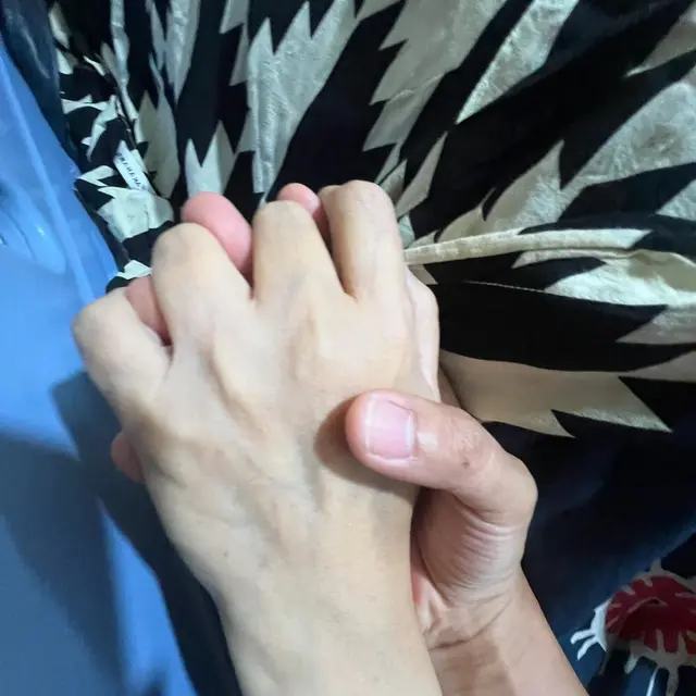 6 Potret Bella dan Chiki Fawzi Dampingi Marissa Haque di Momen Terakhirnya