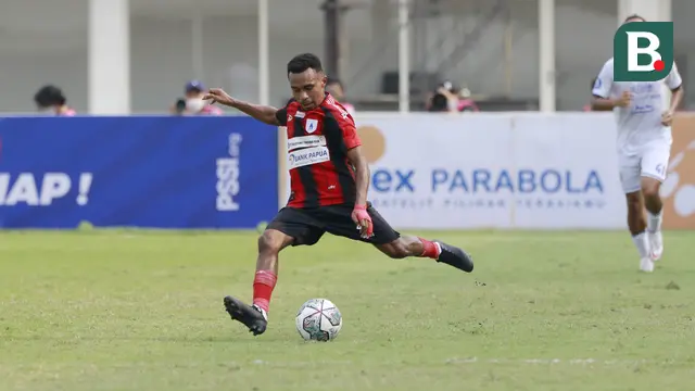 Foto: Melihat Lincahnya Pergerakan Todd Rivaldo Ferre yang Membuat Pemain Arema FC Kewalahan