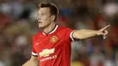 1. Phil Jones, diberitakan Guardian, Arsene Wenger mencoba mendatangkan bek Manchester United ini ke Arsenal. Meski belum tentu mendapat tempat utama di Setan Merah, namun bek 24 tahun ini tidak masuk daftar jual MU musim ini. (AFP/Stephen Dunn)