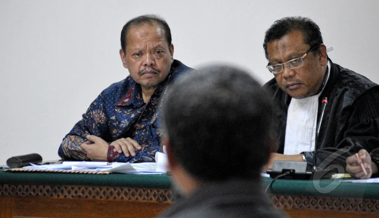 Terdakwa Sutan Bhatoegana menjalani sidang lanjutan terkait kasus dugaan penerimaan hadiah penetapan APBN-P Kementerian ESDM di Pengadilan Tipikor, Jakarta, Senin (11/5/2015). Sidang mendengarkan keterangan tiga orang saksi. (Liputan6.com/Yoppy Renato)