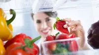 Menyesaki kulkas dengan bahan makanan bulanan bisa membuat sayur dan buah-buahan menjadi layu, ini dia solusinya.