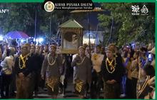 Sisi Lain Kirab Pusaka Dalem Pura Mangkunegaran, Peserta Tak Boleh Pakai Alas Kaki hingga Selfie