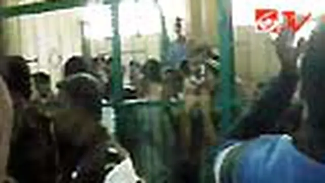 Emosi, Keluarga Korban Pukul Terdakwa
