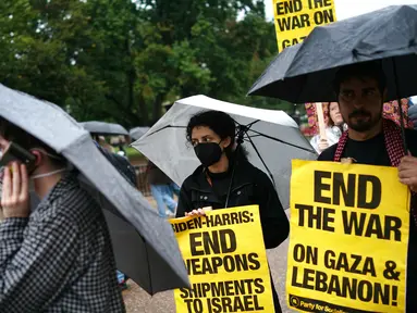 Sejumlah orang ikut serta dalam aksi unjuk rasa mendukung Lebanon di depan Gedung Putih, Washington DC, Amerika Serikat. pada 24 September 2024. (Mandel NGAN/AFP)