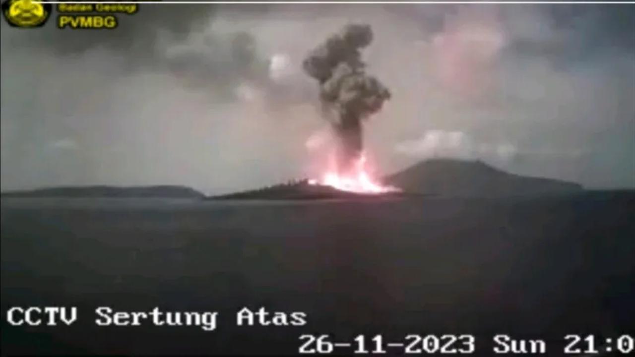 Gunung Anak Krakatau kini berada pada status level III atau siaga.<br>