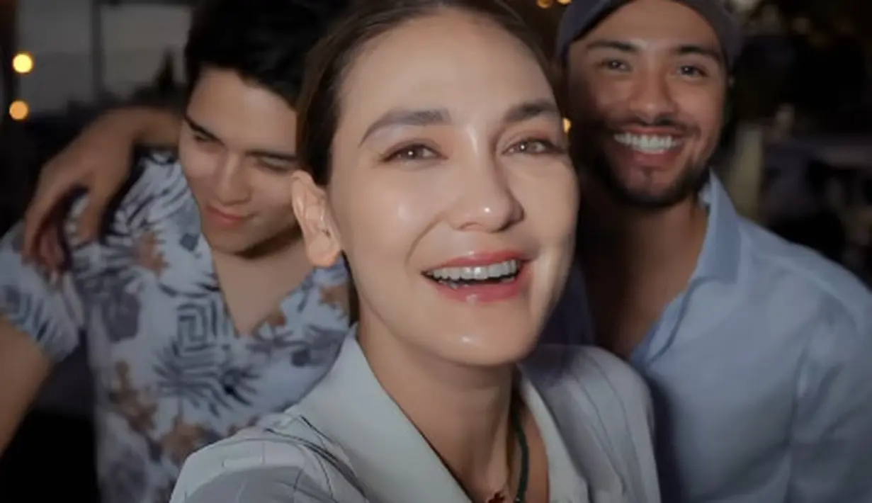 Gaya pacaran bucin keduanya buktikan pacaran dengan beda usia yang jauh bisa tetap seru [@lunamaya]