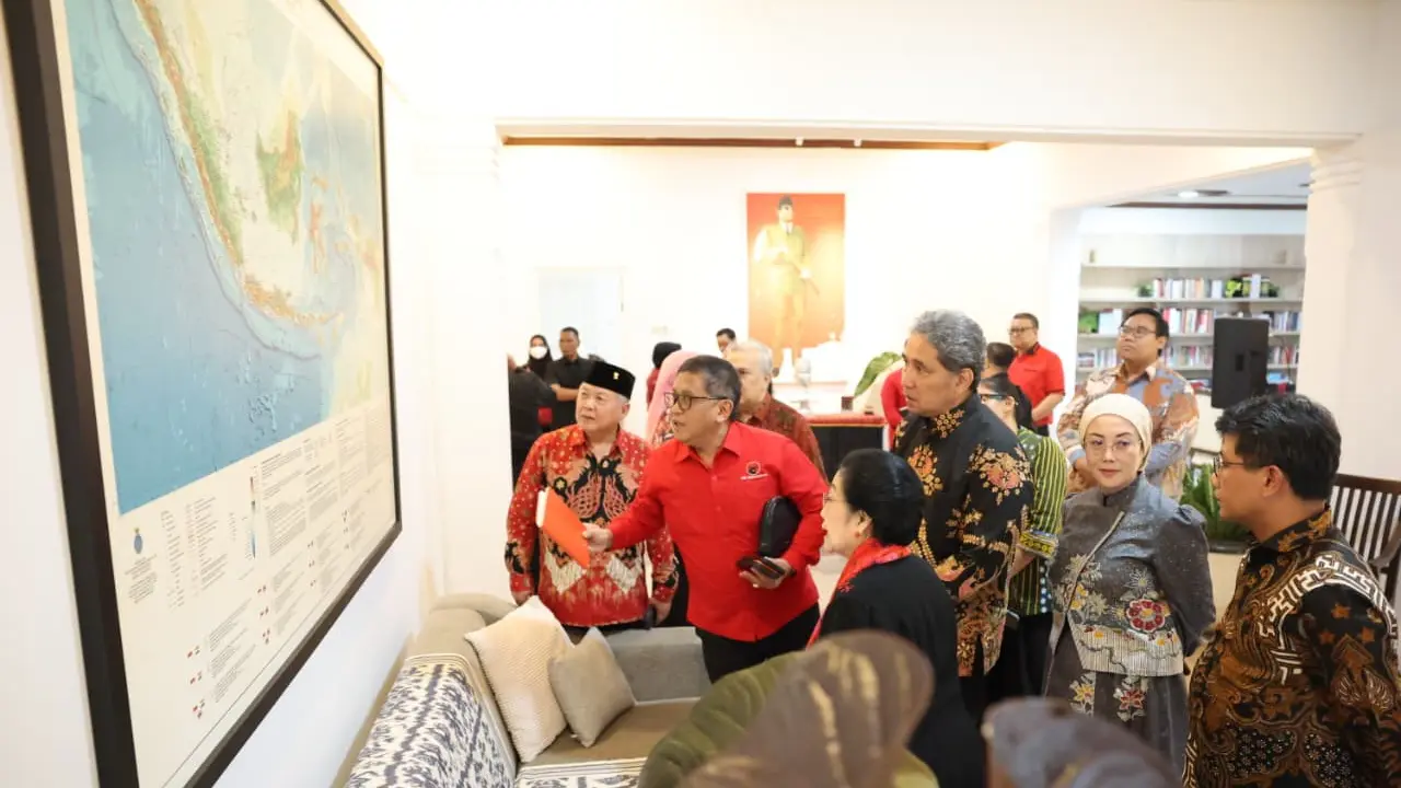 Ketua Umum PDI Perjuangan Megawati Soekarnoputri mengunjungi kantor baru Megawati Institute.