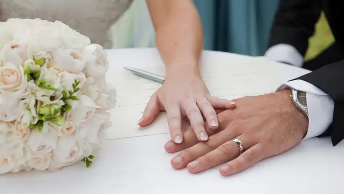 [Bintang] Nikahsirri.com, Bikin Pria Happy dan Perempuannya Sengsara