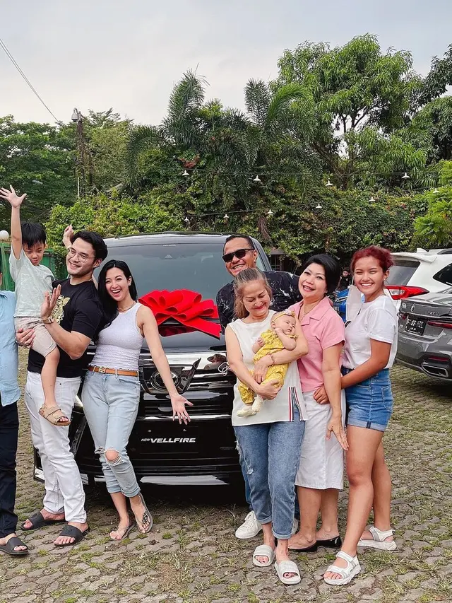 6 Momen Ulang Tahun Sylvia Fully Ke-33, Dapat Kado Mobil Mewah dari Suami