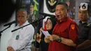 Direktur Penyidikan Jaksa Agung Muda Bidang Tindak Pidana Khusus (Jampidsus) Abdul Qohar saat menyampaikan keterangan terkait penangkapan sekaligus penahanan tiga tersangka Hakim pada Pengadilan Negeri Surabaya di gedung Kejaksaan Agung, Jakarta, Rabu (23/10/2024) malam. (Liputan6.com/Angga Yuniar)