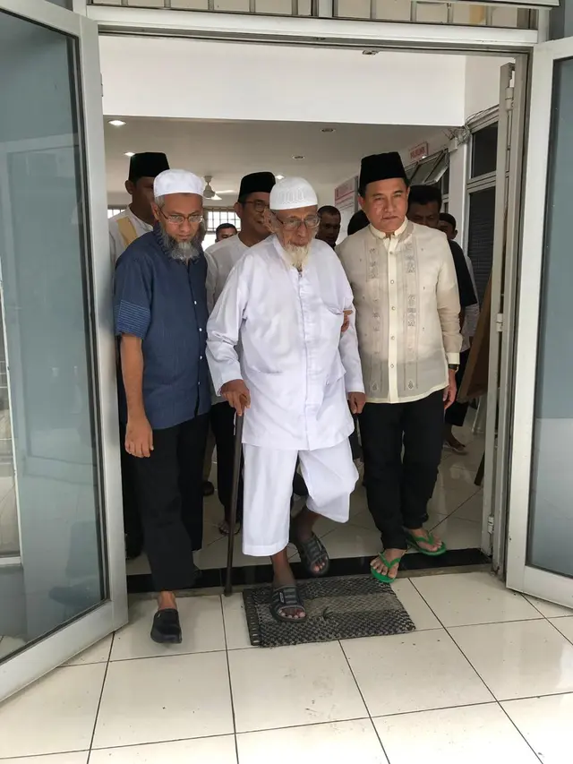 Yusril Ihza menemui terpidana teroris Abu Bakar Baasyir di Lapas Gunung Sindur